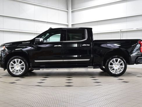 Used 2025 Chevrolet Silverado 1500 High Country w/ High Country Premium Package AWD/4WD image 4