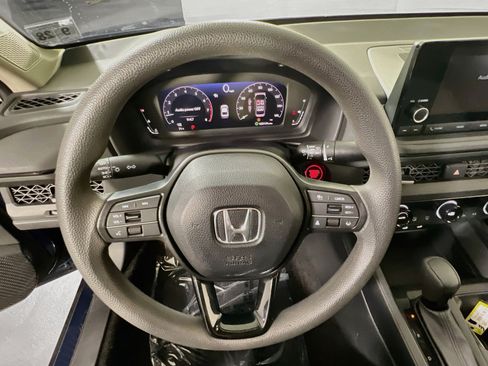 Used 2023 Honda Accord EX image 11