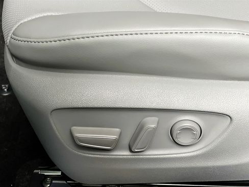 New 2026 Toyota Highlander Platinum image 15