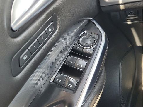 Certified 2025 Cadillac XT4 Premium Luxury AWD/4WD image 19