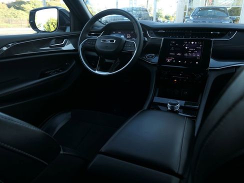 Used 2023 Jeep Grand Cherokee L Laredo image 22