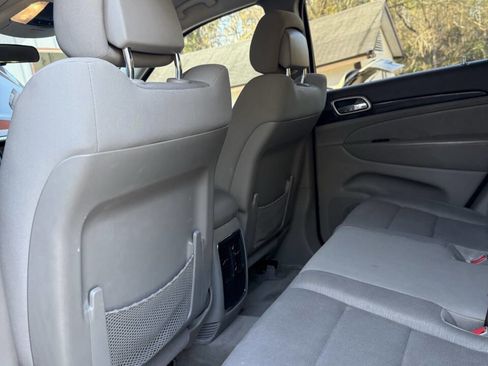 Used 2011 Jeep Grand Cherokee Laredo image 15