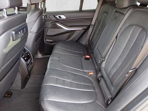 Used 2021 BMW X5 M50i image 11