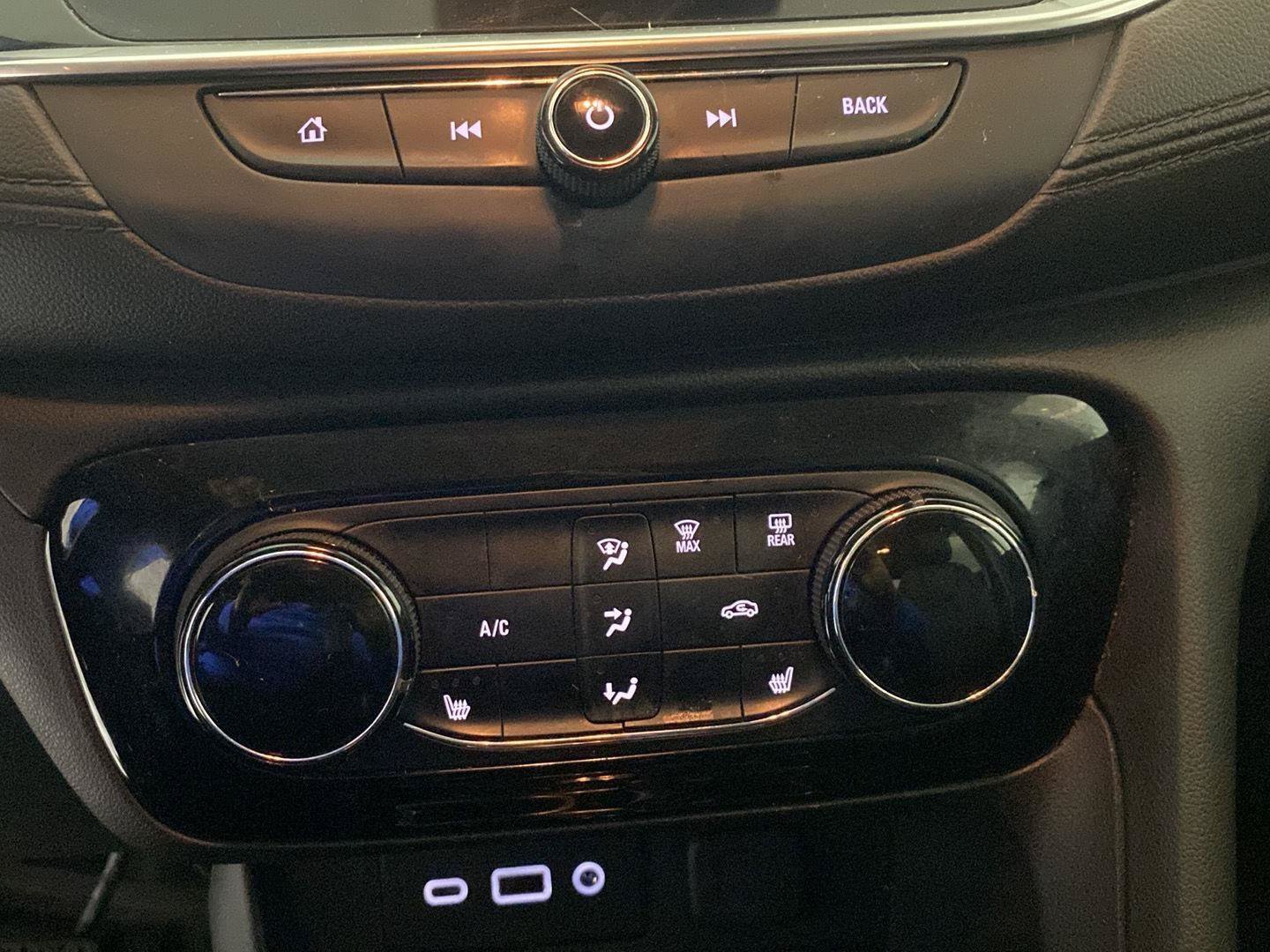 Used 2020 Buick Encore GX Preferred w/ Cold Weather Comfort Package FWD image 20