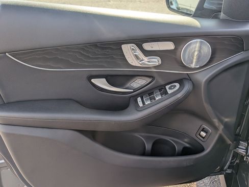 Used 2017 Mercedes-Benz GLC 300 4MATIC image 12