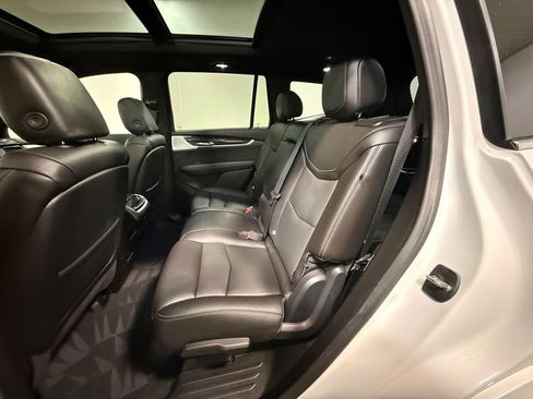 Used 2023 Cadillac XT6 Premium Luxury image 8