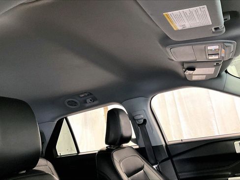 Certified 2022 Ford Explorer XLT w/ Equipment Group 202A image 21