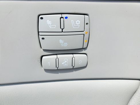 Used 2006 Cadillac DTS w/ Trunk Convenience Package image 15