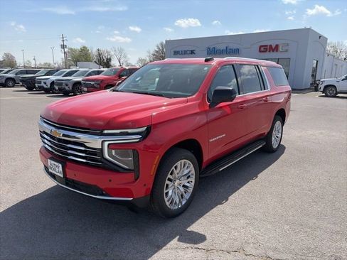 New 2026 Chevrolet Suburban LT image 2