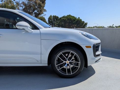 Certified 2024 Porsche Macan image 11