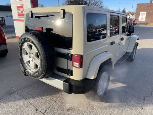 Used 2011 Jeep Wrangler Unlimited Sahara w/ Connectivity Group AWD/4WD image 12