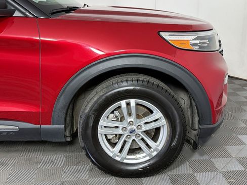 Used 2020 Ford Explorer XLT w/ Equipment Group 202A AWD/4WD image 13