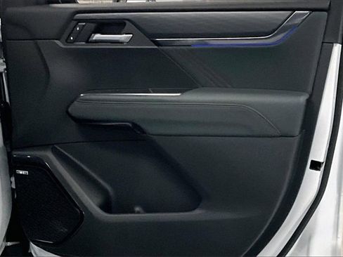 Used 2025 GMC Acadia AT4 image 28