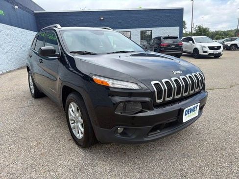 Used 2017 Jeep Cherokee Latitude w/ Cold Weather Group AWD/4WD image 7