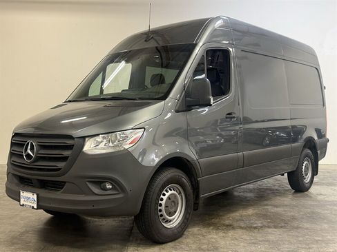 Used 2019 Mercedes-Benz Sprinter 144 image 3