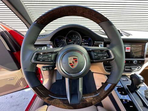 Certified 2026 Porsche Macan AWD/4WD image 15