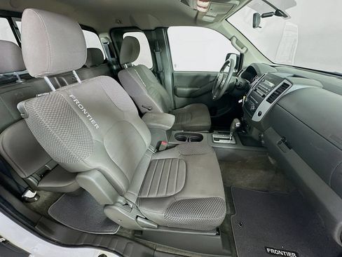 Used 2012 Nissan Frontier SV w/ Sport Appearance Pkg AWD/4WD image 32