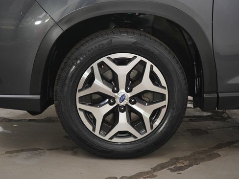 Used 2023 Subaru Forester Premium image 31