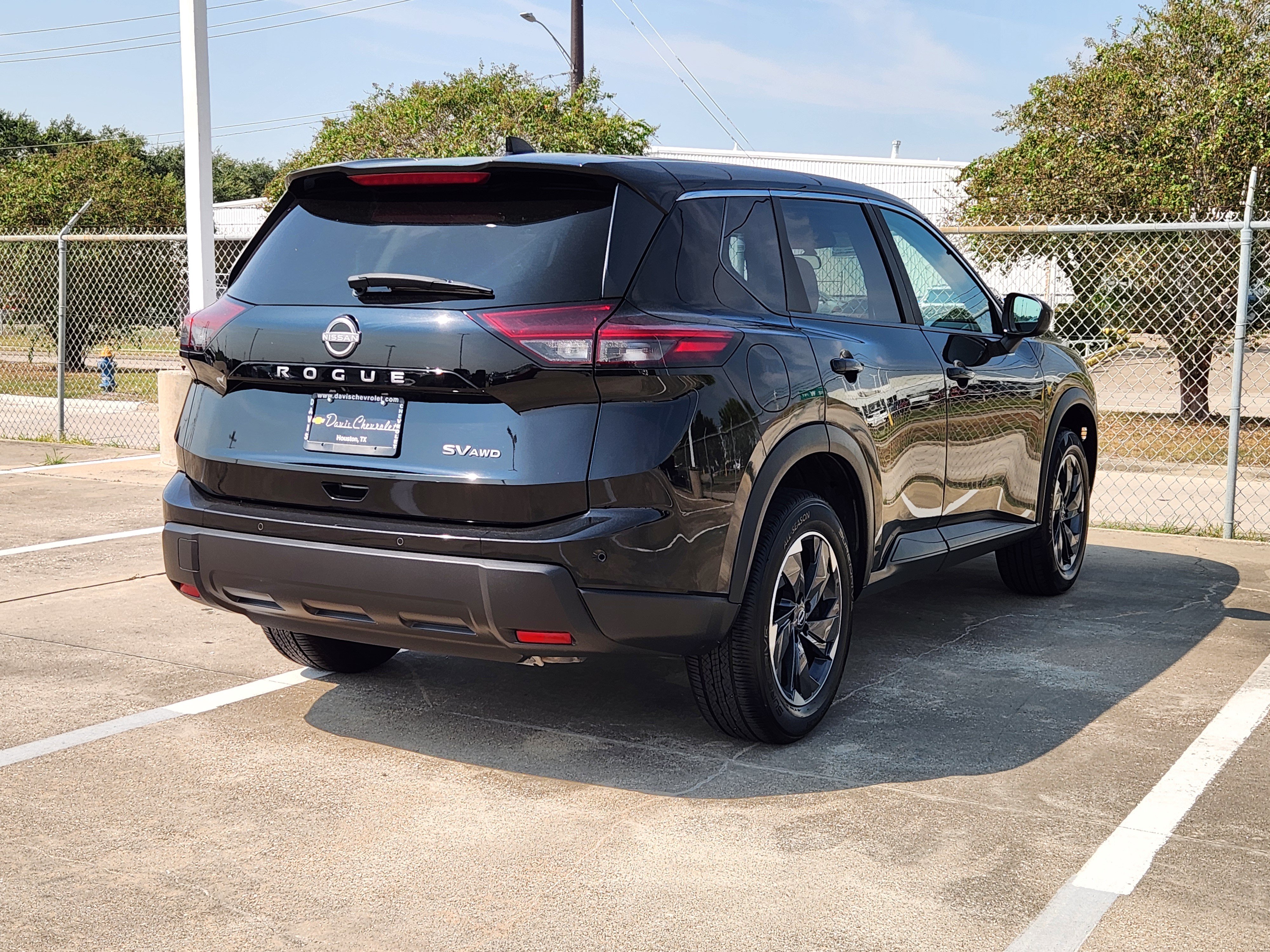 Used 2024 Nissan Rogue SV AWD/4WD image 6