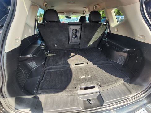 Used 2018 Nissan Rogue SV w/ Premium Package image 20
