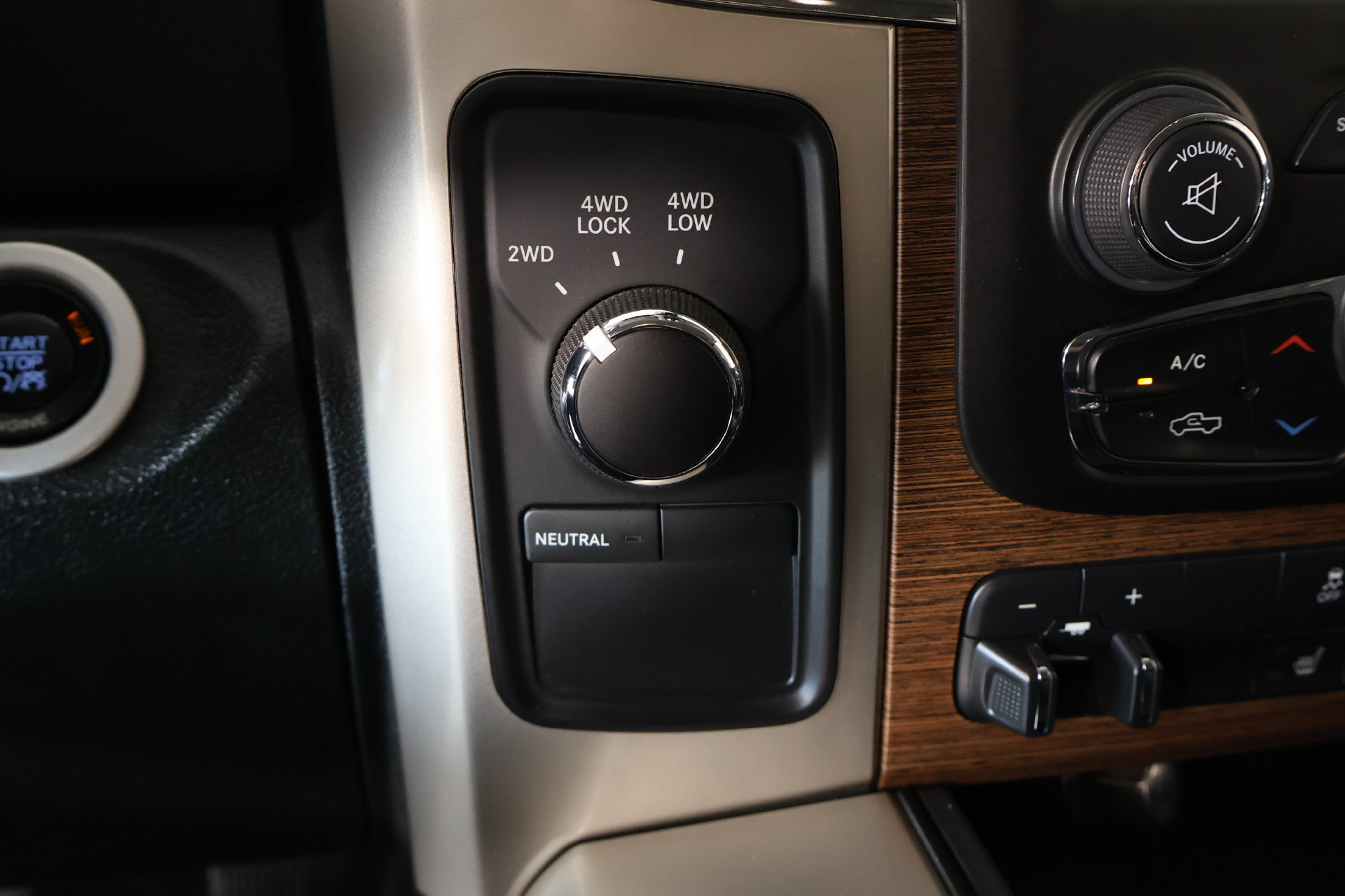 Used 2016 RAM 2500 Laramie w/ Sport Appearance Group AWD/4WD image 9