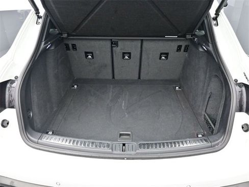 Used 2024 Porsche Macan image 18