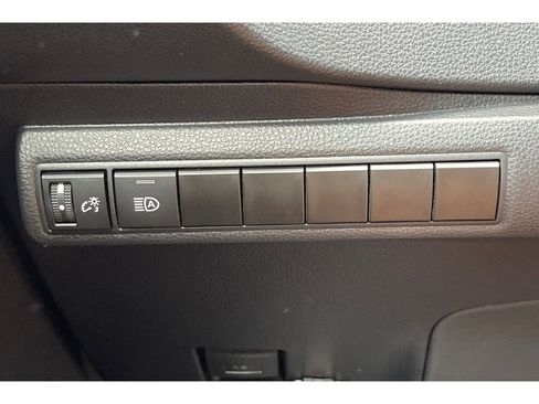 Used 2025 Toyota Corolla LE image 36