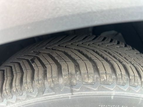 Used 2022 Toyota Highlander XLE image 9