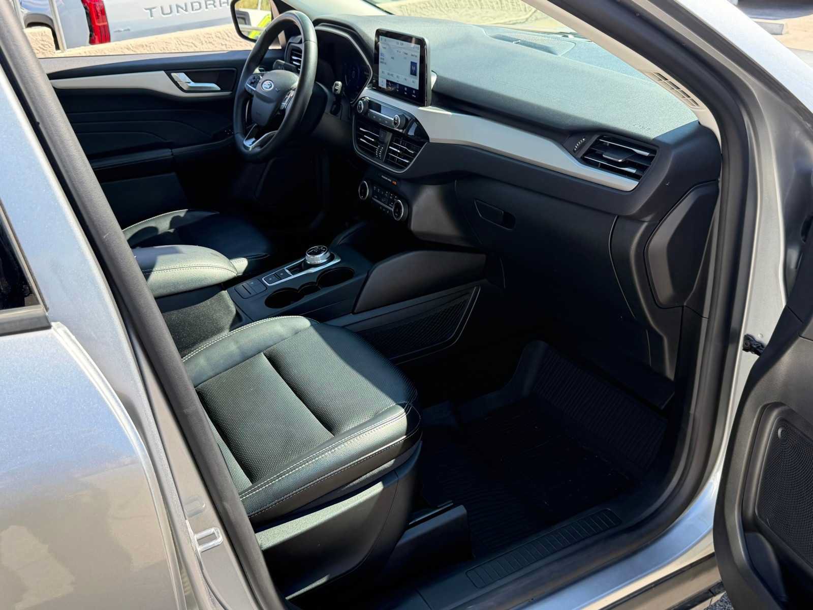 Used 2022 Ford Escape SEL w/ Technology Package FWD image 29