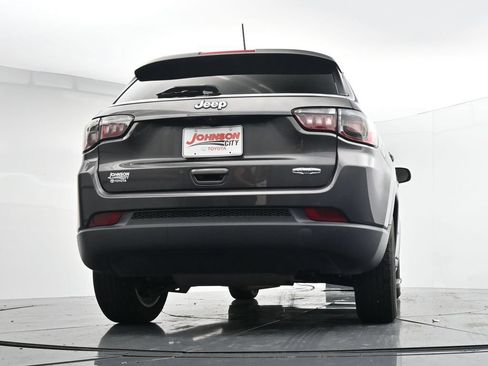 Used 2022 Jeep Compass Latitude FWD image 36