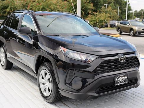 Used 2019 Toyota RAV4 LE image 7