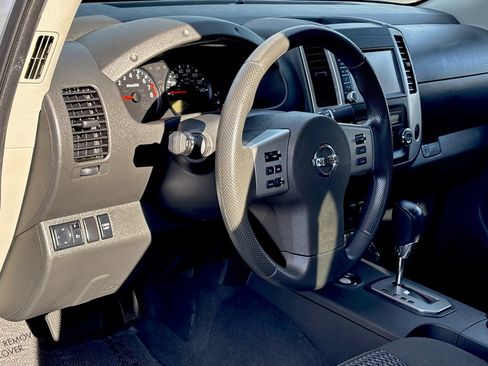 Used 2020 Nissan Frontier SV image 7