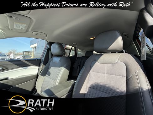 Used 2025 Chevrolet Trax LT image 12