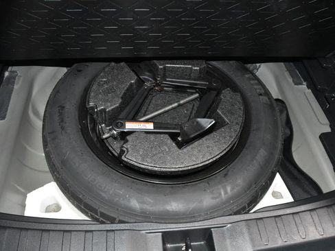 Used 2021 Toyota RAV4 LE w/ Carpet Mat Package (TMS) AWD/4WD image 33