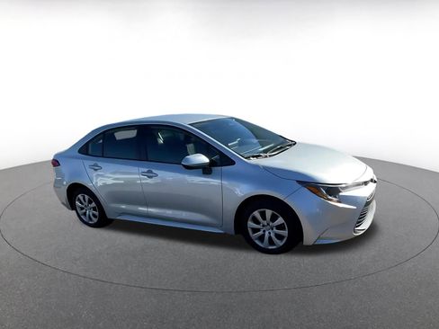Used 2025 Toyota Corolla LE image 2