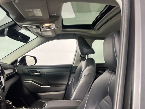 Used 2024 Toyota Highlander XLE image 21