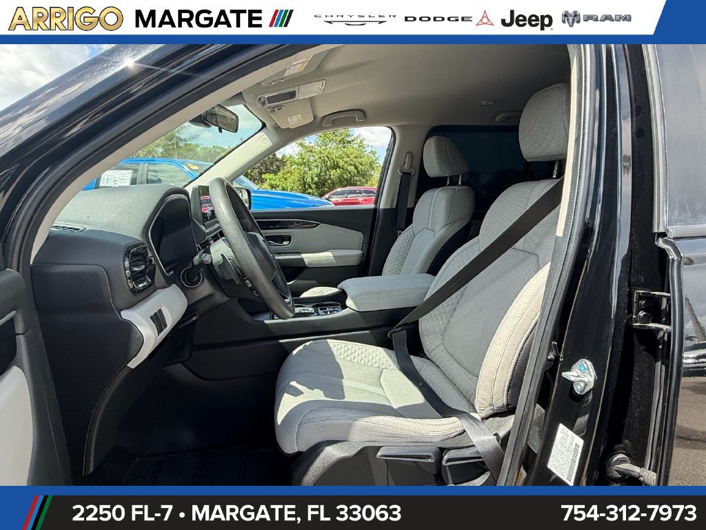 Used 2023 Honda Pilot LX image 9