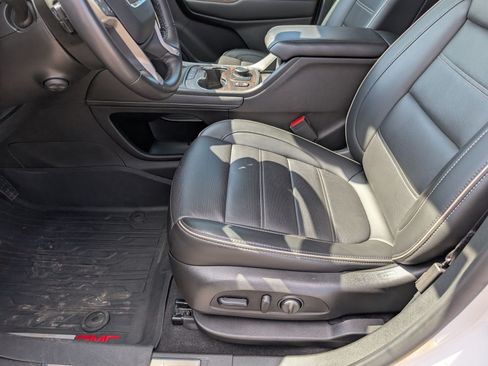 Used 2021 GMC Acadia Denali w/ Denali Technology Package FWD image 16