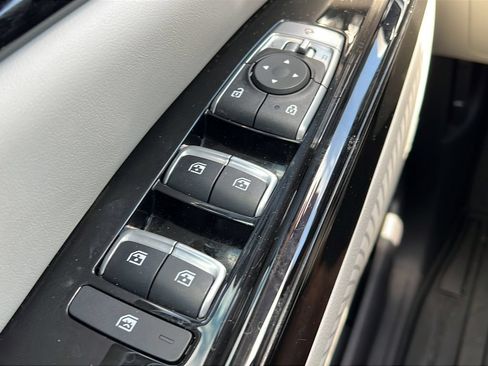 Used 2023 Kia Carnival SX Prestige FWD image 25