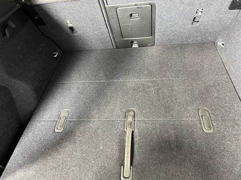 Used 2024 Volvo XC40 B5 Plus image 35