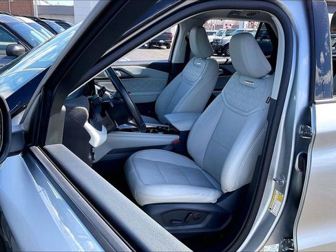 Used 2025 Ford Explorer Platinum w/ Ultimate Package AWD/4WD image 23