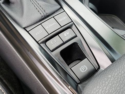 Used 2025 Toyota Camry SE image 29