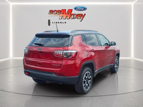Used 2025 Jeep Compass Trailhawk AWD/4WD image 4