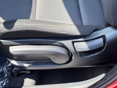 Used 2025 Kia Soul LX w/ LX Technology Package FWD image 22