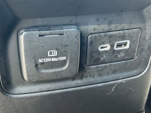 Used 2022 GMC Acadia SLT w/ Elevation Edition image 23