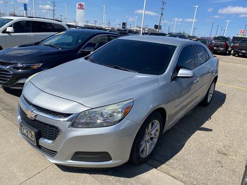 Used 2015 Chevrolet Malibu LT w/ Power Convenience Package image 8