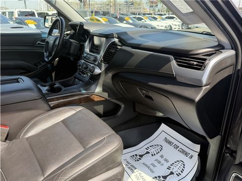 Used 2018 Chevrolet Suburban LT w/ Luxury Package RWD image 31
