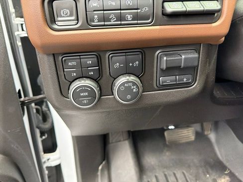 Used 2022 Chevrolet Suburban High Country AWD/4WD image 46