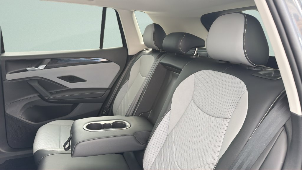 New 2026 Volkswagen Tiguan SE FWD image 34