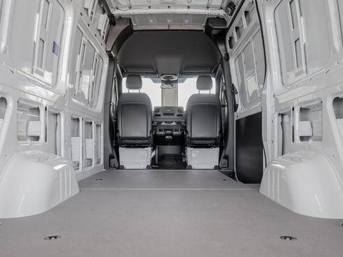 Used 2025 Mercedes-Benz Sprinter 2500 image 34